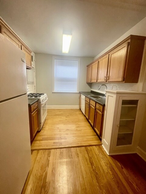 Building Photo - 4858 N Hermitage Ave