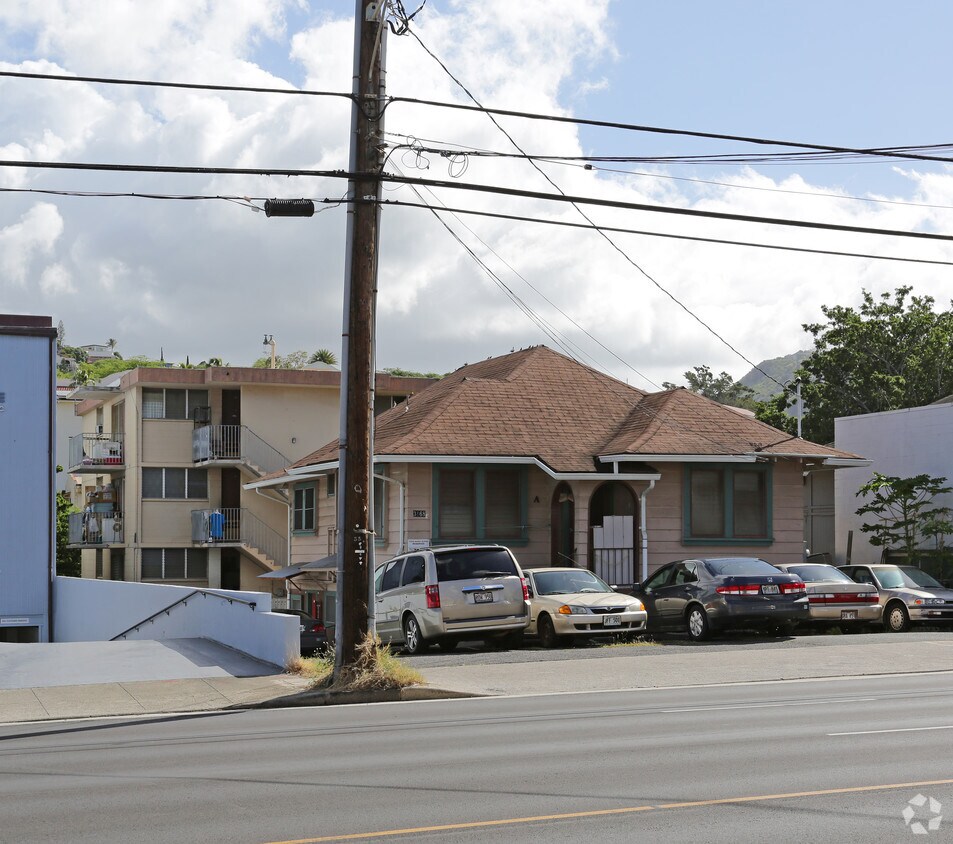 Primary Photo - 3168 Waialae Ave