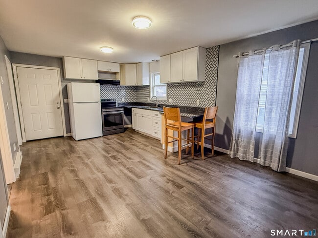 Building Photo - 51 River St