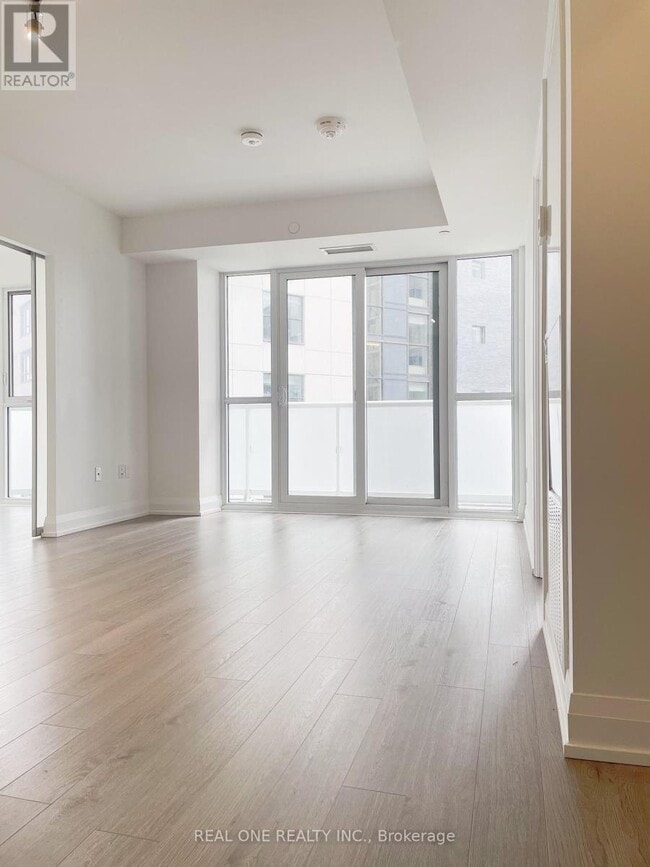 Building Photo - 77 Mutual St