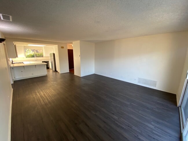Foto del edificio - 1028 Sapote Ct