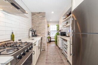 Building Photo - 376 Claremont Ave