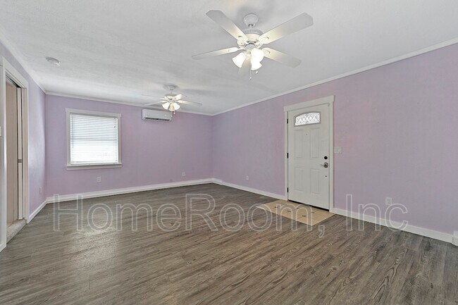 Building Photo - 533 S Fraser Dr