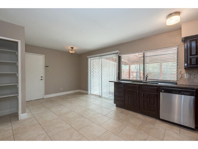 Building Photo - 2124 Courtland Cir