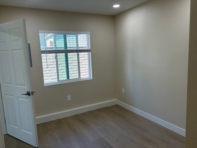 Building Photo - 2106 Weeping Willow Ln