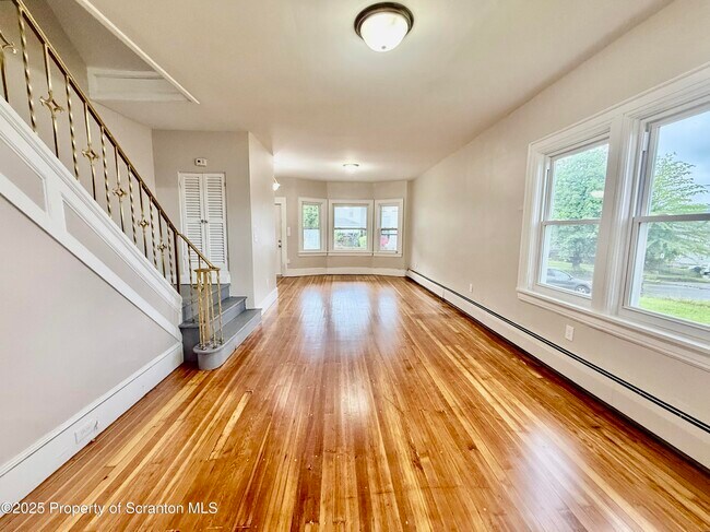 Foto del edificio - 611 Harrison Ave
