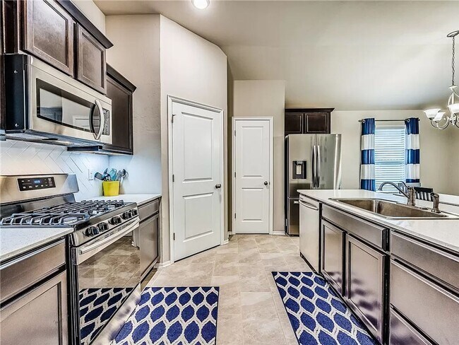 Foto del edificio - 4628 Crystal Clear Ln