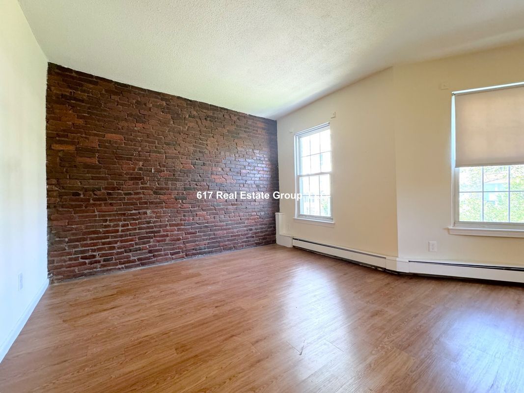 Primary Photo - 66 S Huntington Ave