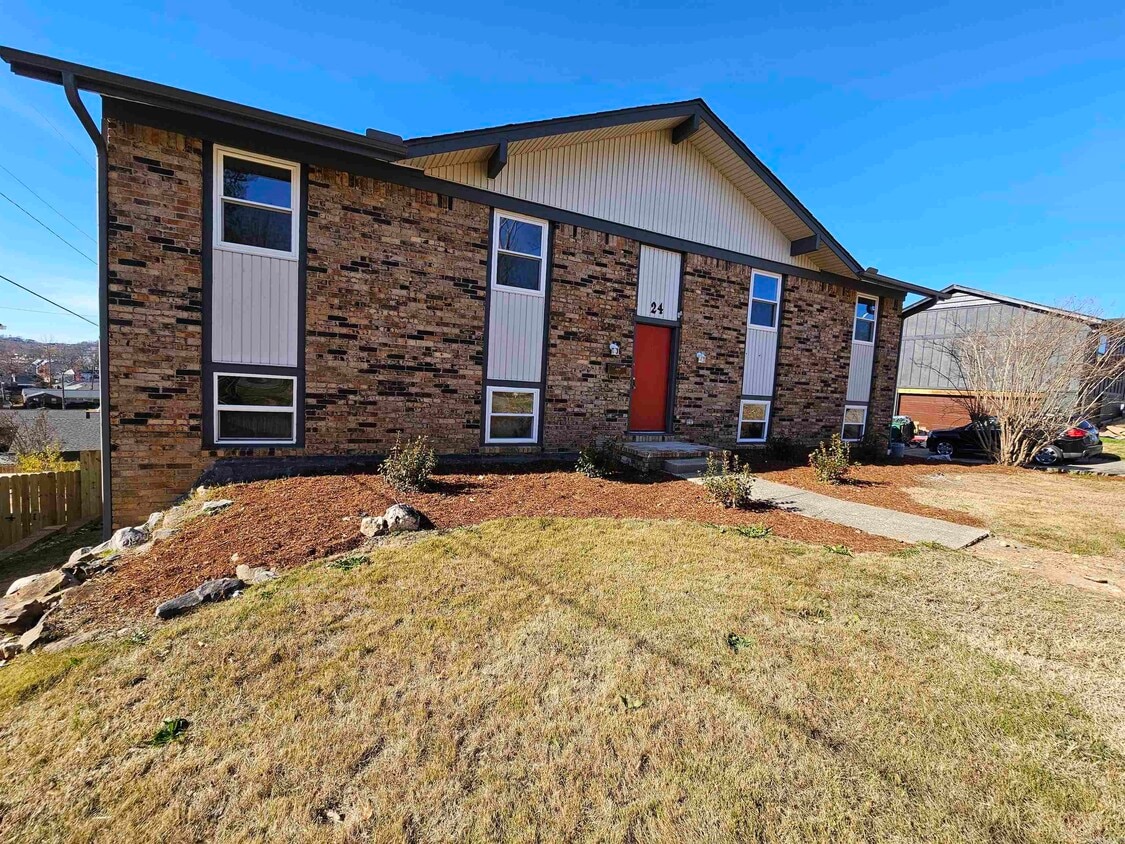 Primary Photo - 24 Coachlight Dr
