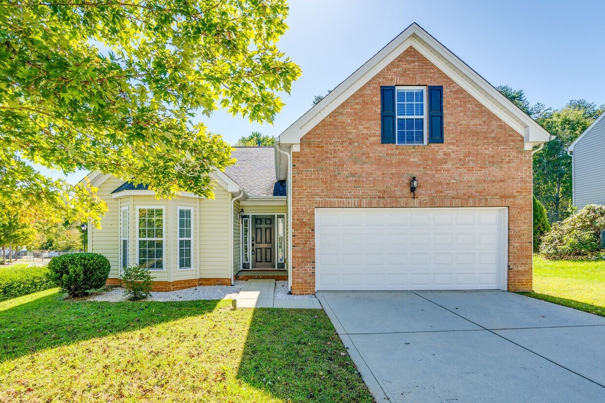 Foto principal - Well maintained 3 bedroom 2 bath home with...
