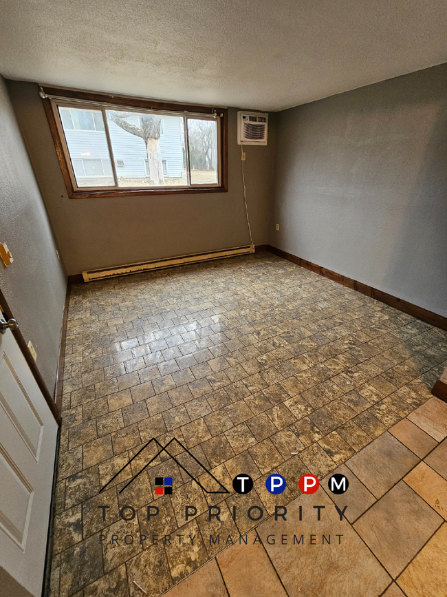 Building Photo - 2 Bedroom | 1 Bathroom Unit in Ryan Availa...