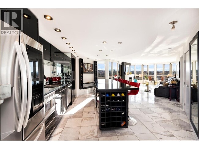 Building Photo - 1625 Hornby St