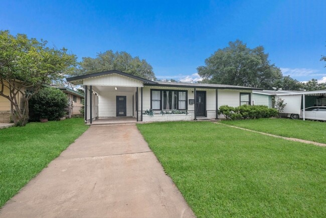 Building Photo - 323 Craigmont