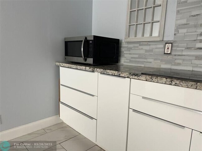 Foto del edificio - 5720 NE 22nd Way