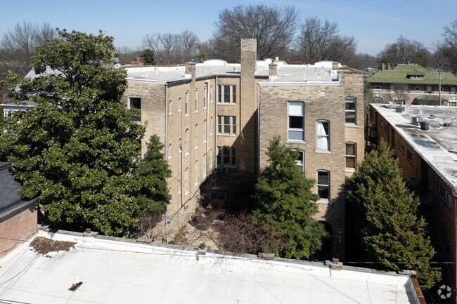 Building Photo - 1028 Cherokee Rd