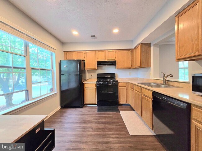 Foto del edificio - 7266 Mahogany Dr