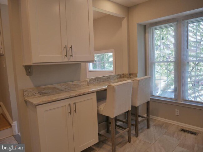 Foto del edificio - 2774 Grovemore Ln
