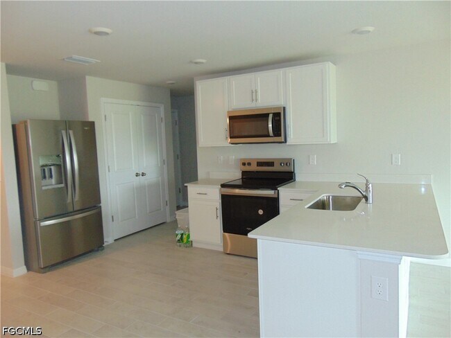 Foto del edificio - 7005 Calder Cir