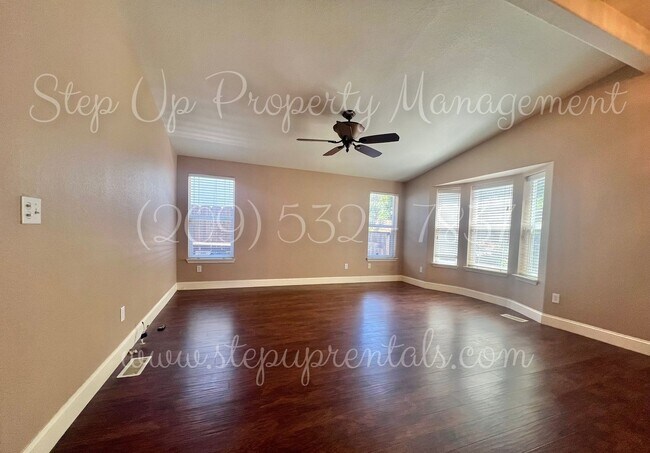 Building Photo - Comfortable & Well-Appointed 3-Bedroom Hom...
