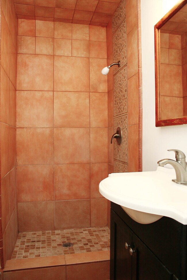 Foto del edificio - 898 W San Gabriel Ave