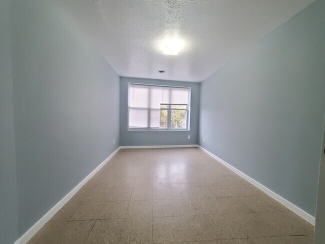 Building Photo - 356 Ocean Ave