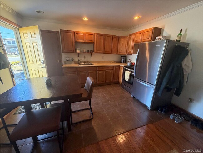 Foto del edificio - 33 Buchanan Ave