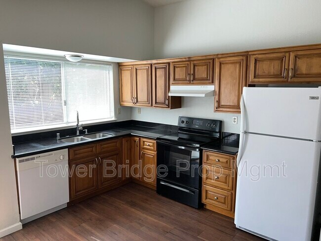 Building Photo - 8068 Kingsdale Way