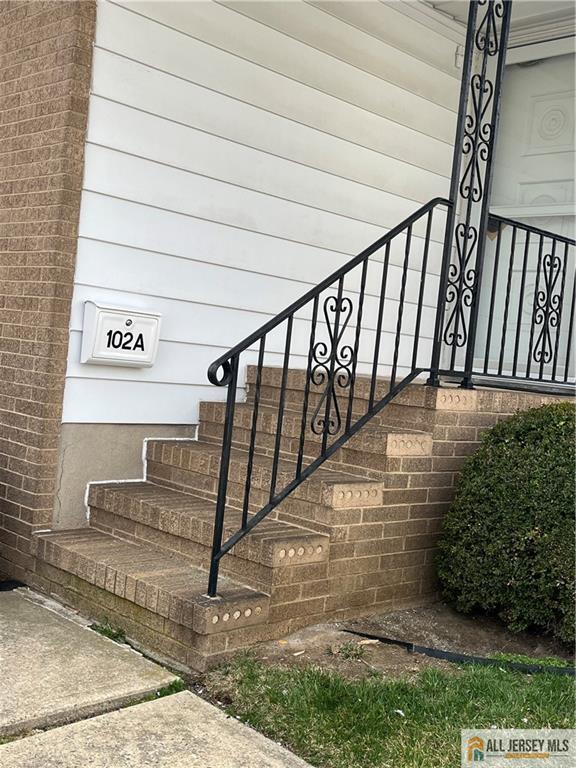 Building Photo - 102 Prentice Ave