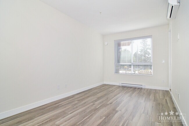 Photo du bâtiment - Modern 1-Bedroom Condo at Parc Central Gala – Willoughby, Langley