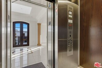 Building Photo - 462 S Maple Dr