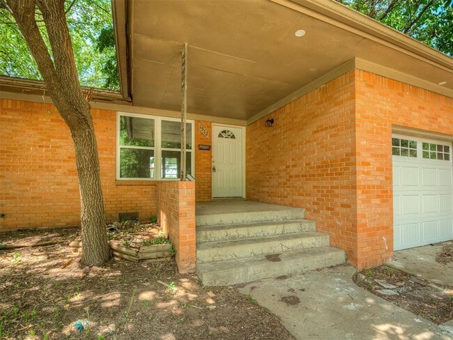 Building Photo - 1512 Bedford Ln