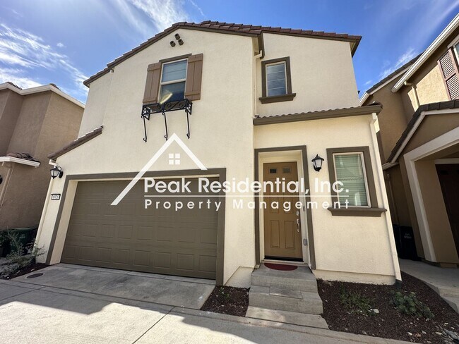 Foto del edificio - Beautiful Newer Elk Grove 3bd/2.5ba Home with 2 Car Garage