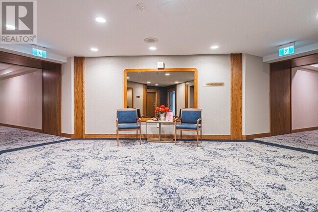 Photo du bâtiment - 5250-5250 Lakeshore Rd.