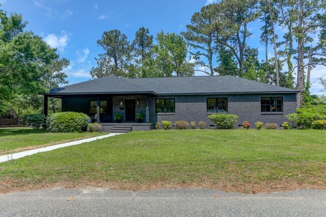 Building Photo - Gorgeous Renovated Ranch in South Windermere