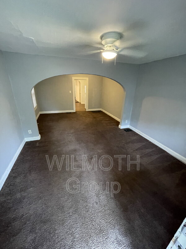 Foto del edificio - 890 N Gladstone Ave