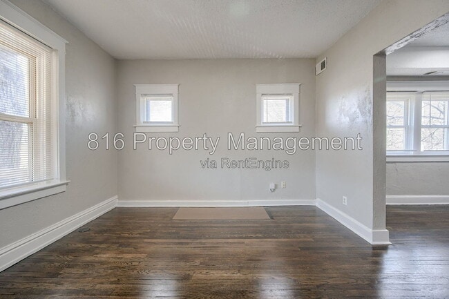 Building Photo - 2416 E 22nd St