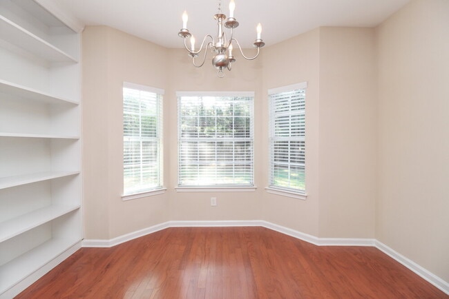 Building Photo - 4940 Hopewell Manor Dr