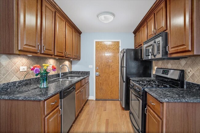 Foto del edificio - 4931 N East River Rd