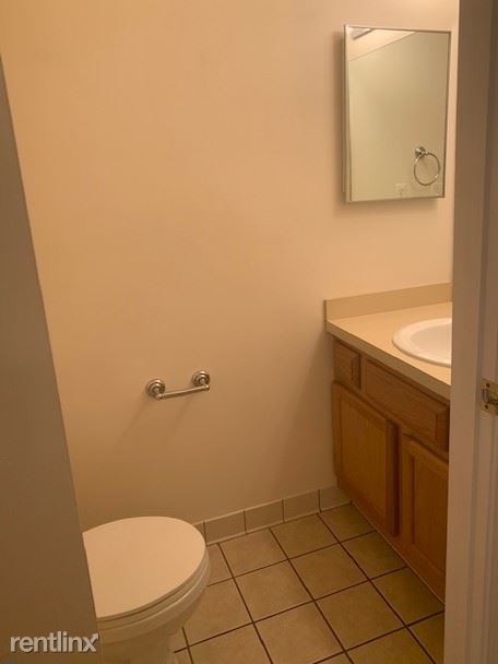 Building Photo - 2 br, 1.5 bath Condo - 1118 Lake Shore Cir