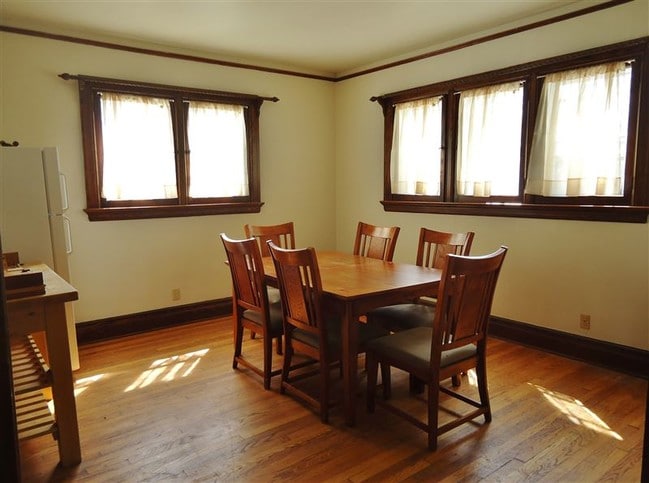 Building Photo - 5 br, 2 bath House - 1327 S State St 1327 ...