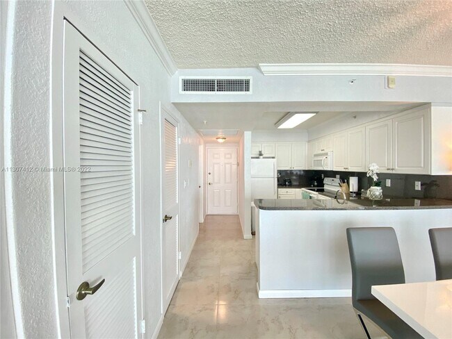 Foto del edificio - 2501 S Ocean Dr