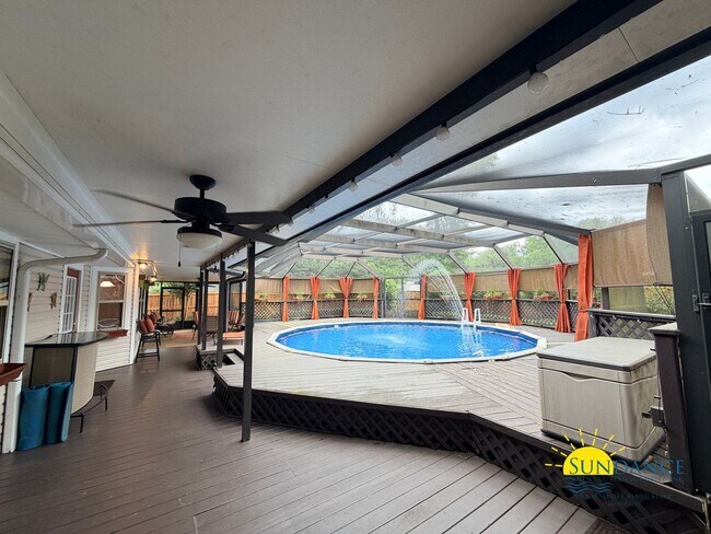 Building Photo - Stunning 3 Bedroom Home in Valparaiso with In-ground pool!