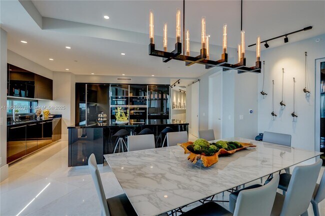 Foto del edificio - 18555 Collins Ave