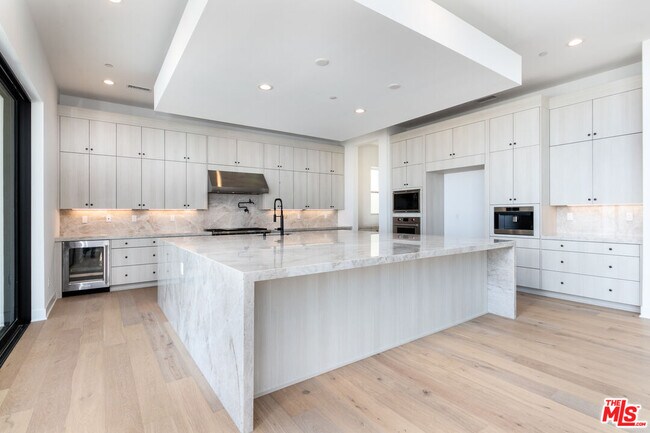 Foto del edificio - 11770 Hillsborough Ln