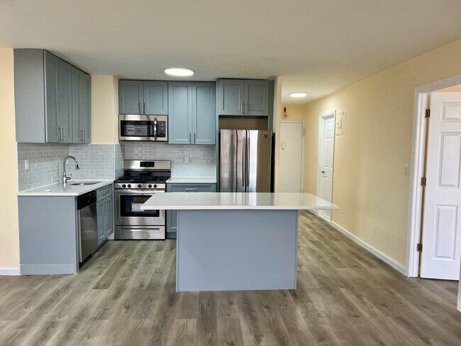 Building Photo - 270 Marin Blvd