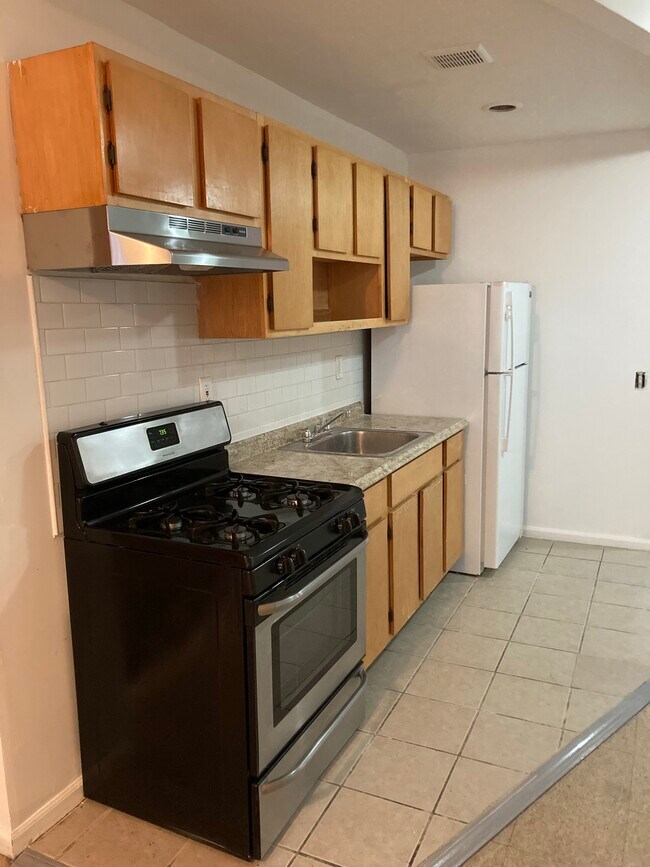 Building Photo - 3238 Fulton St