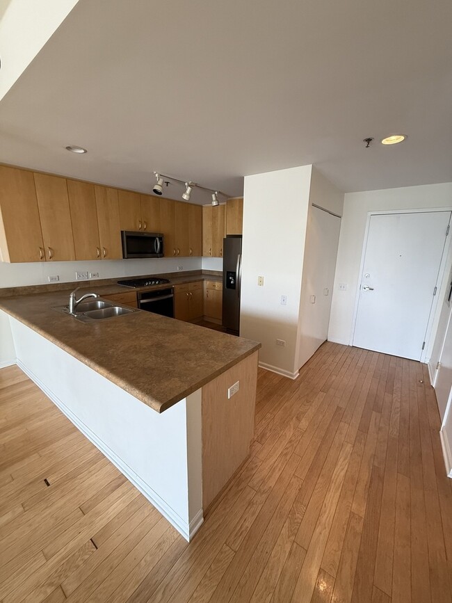 Building Photo - 1515 S Prairie Ave