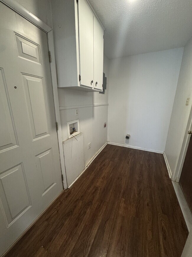 Foto del edificio - Charming 3-Bedroom Home with Spacious Layo...