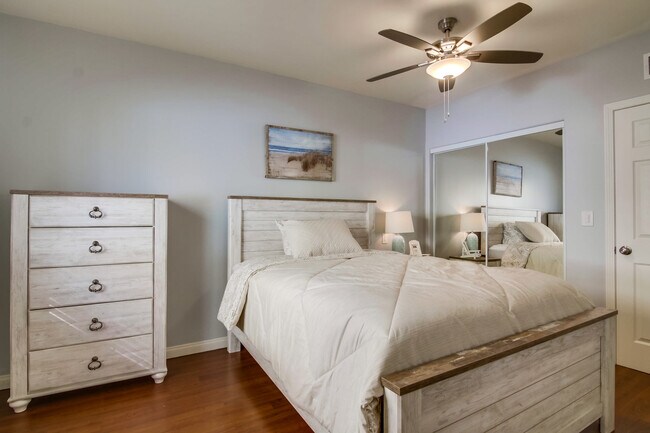 Building Photo - Live by the Beach! Fully Furnished, 4 Bed,...