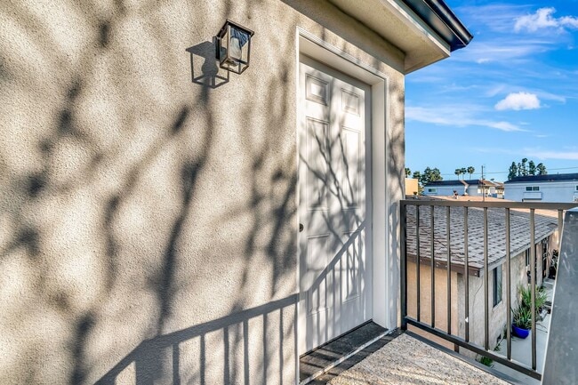 Building Photo - 11845 Hamlin St